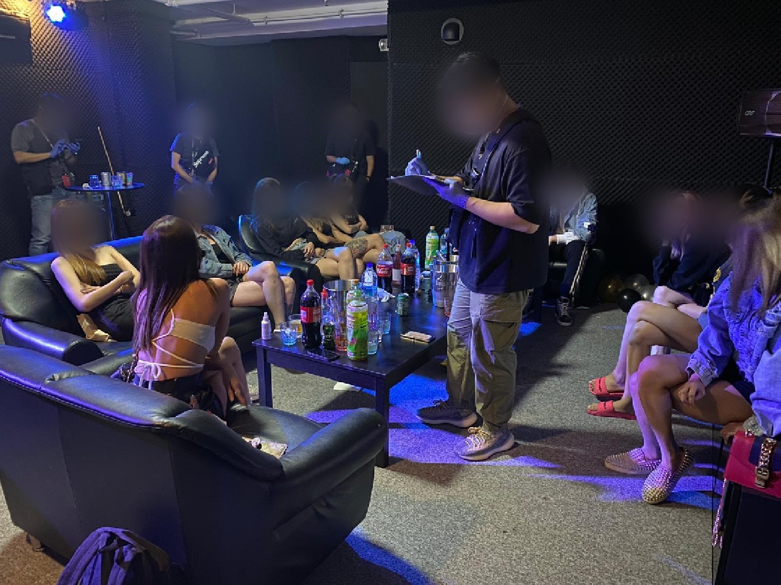 20210718_thirty-nine_persons_under_inv_in_police_op_against_unlicensed_pub_entertainment_outlets_2