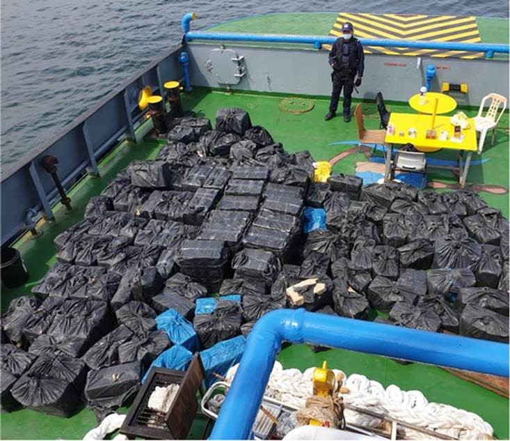 20200813_eight_men_arr_foor_smuggling_of_duty-unpaid_cig_pcg_2