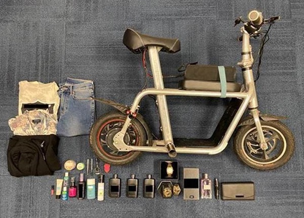 20201018eightpersonsunderinvestigationsforunauthorisedtransactionsusingastolencreditcard1