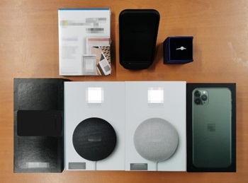 20201022_duo_arr_for_unauthorised_transactions_using_a_found_credit_card_1