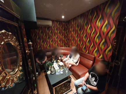 20220219_pol_invstg_97_prsns_fr_noncmplce_w_sdm_in_an_unlcnsd_ktv_cncpt_estblshmnt_alng_syedalwi_rd3