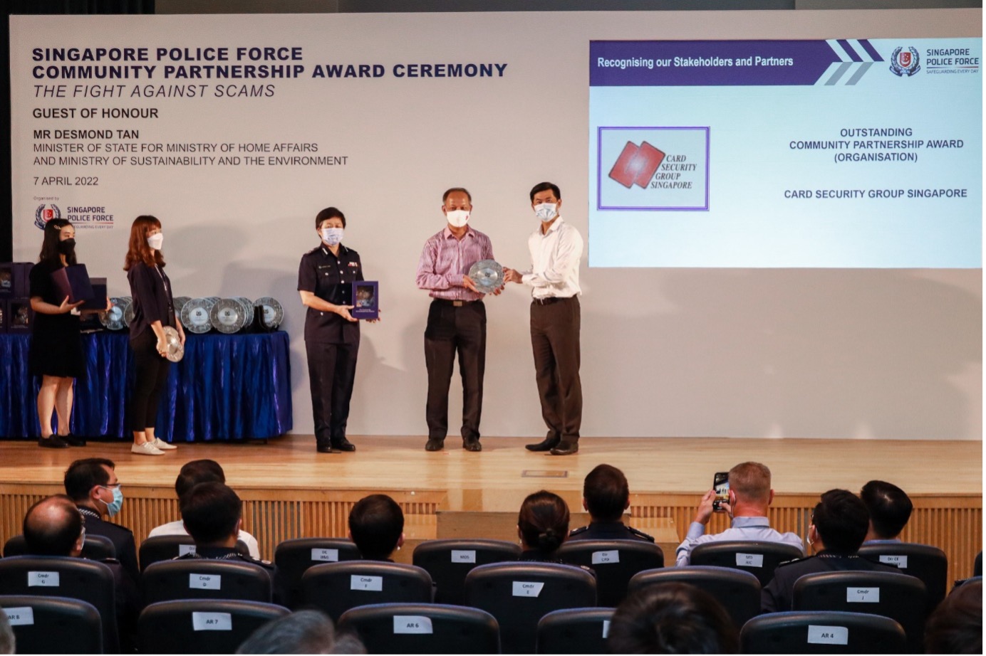 20220407_ 75_indvdls_n_45_org_prsntd_with_comm_prtnrshp_awrds_fr_their_vigilance_in_scam_intrvntion2