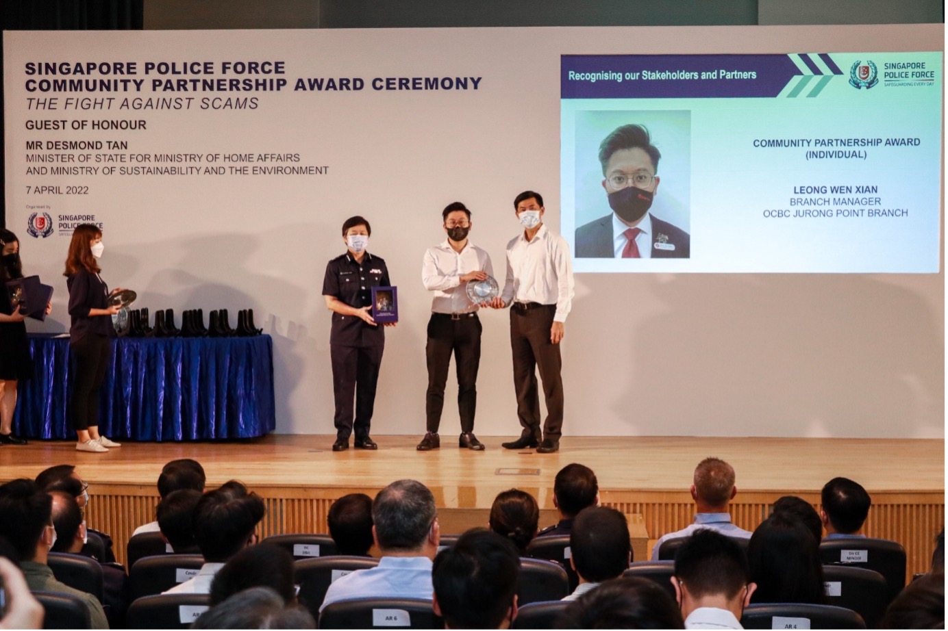 20220407_ 75_indvdls_n_45_org_prsntd_with_comm_prtnrshp_awrds_fr_their_vigilance_in_scam_intrvntion5
