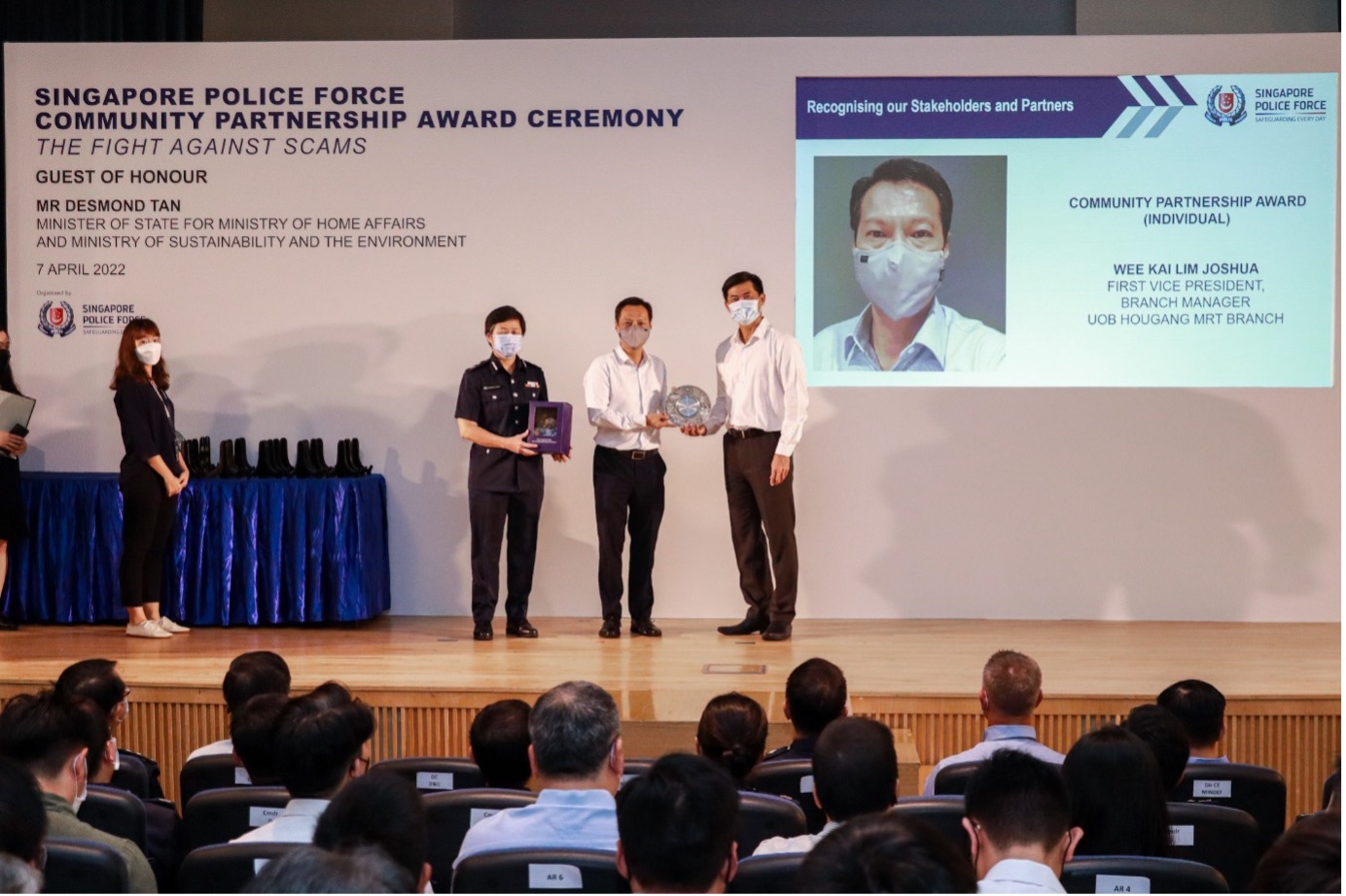 20220407_ 75_indvdls_n_45_org_prsntd_with_comm_prtnrshp_awrds_fr_their_vigilance_in_scam_intrvntion7