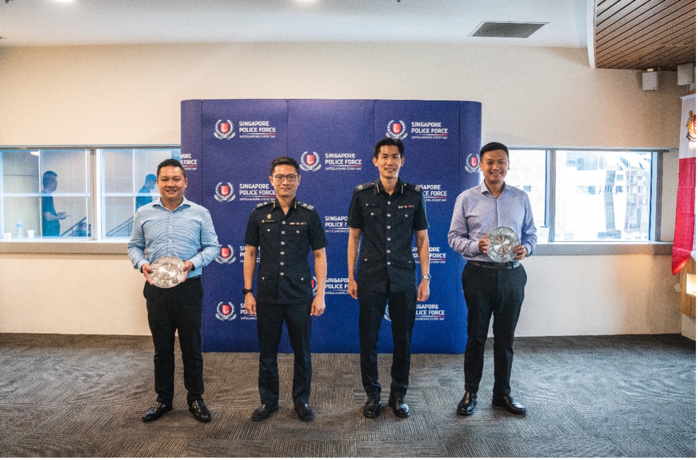 20220818_eleven_members_of_the_public_presented_with_public_spiritedness_award7