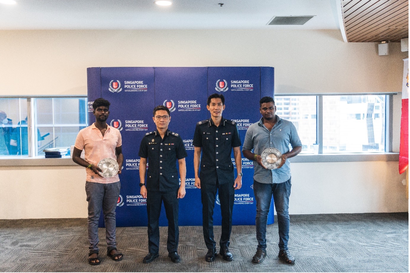 20220818_eleven_members_of_the_public_presented_with_public_spiritedness_award8