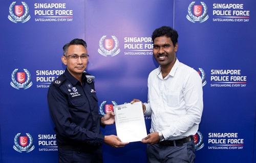 20221011_seven_members_of_the_public_presented_with_public_spiritedness_award_4