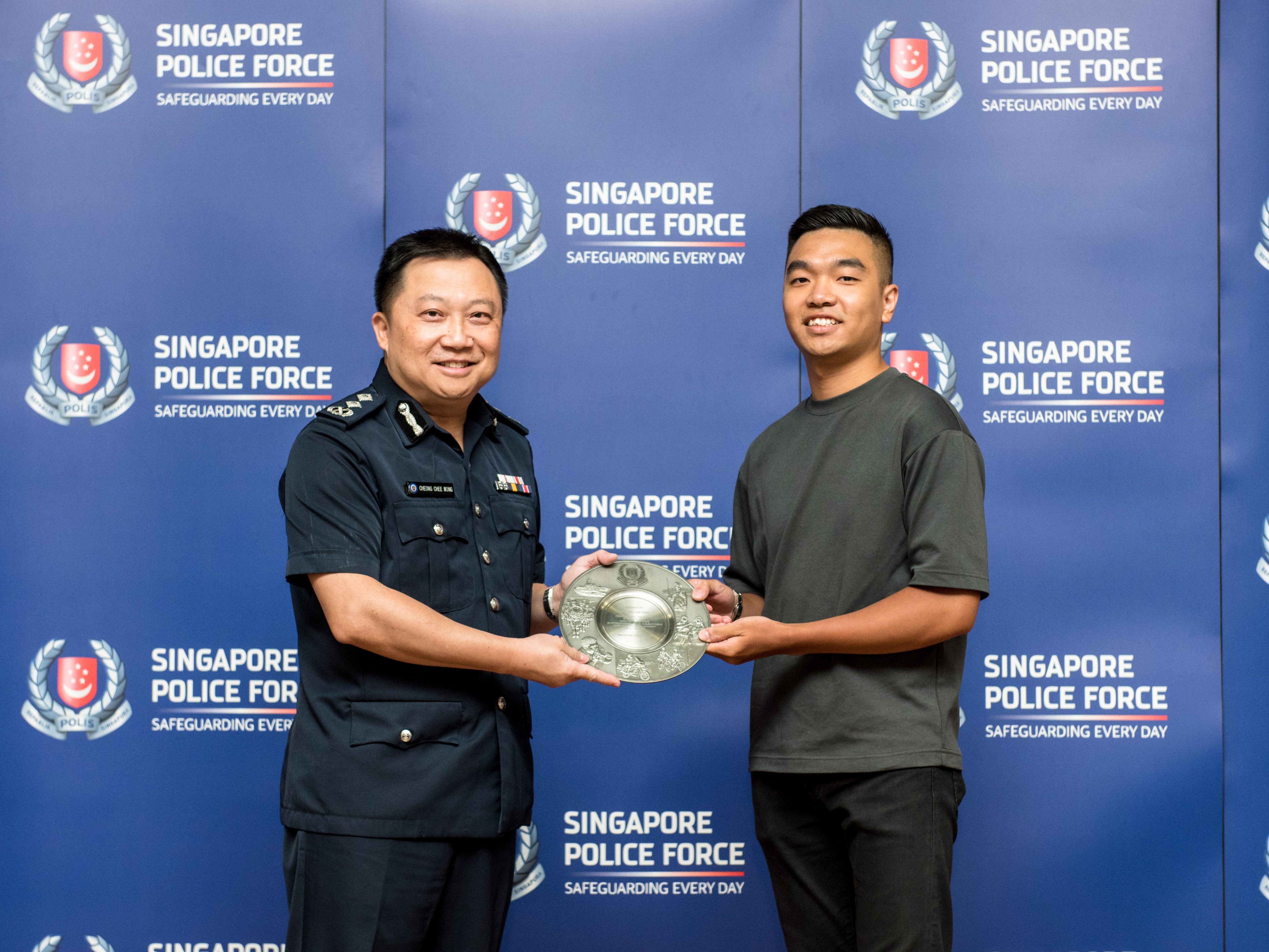 20221020_four_members_of_the_public_presented_with_public_spiritedness_award_2