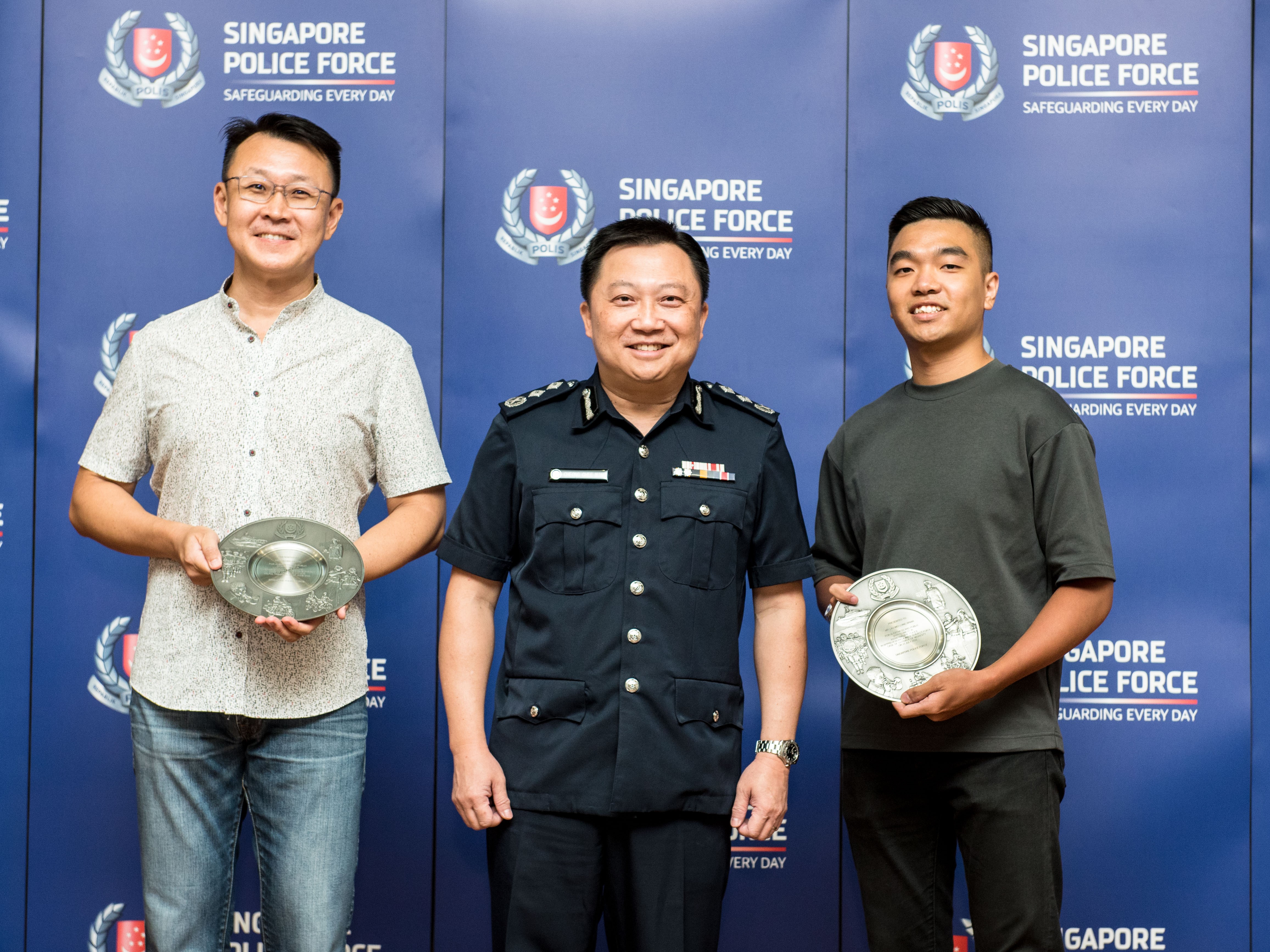 20221020_four_members_of_the_public_presented_with_public_spiritedness_award_3