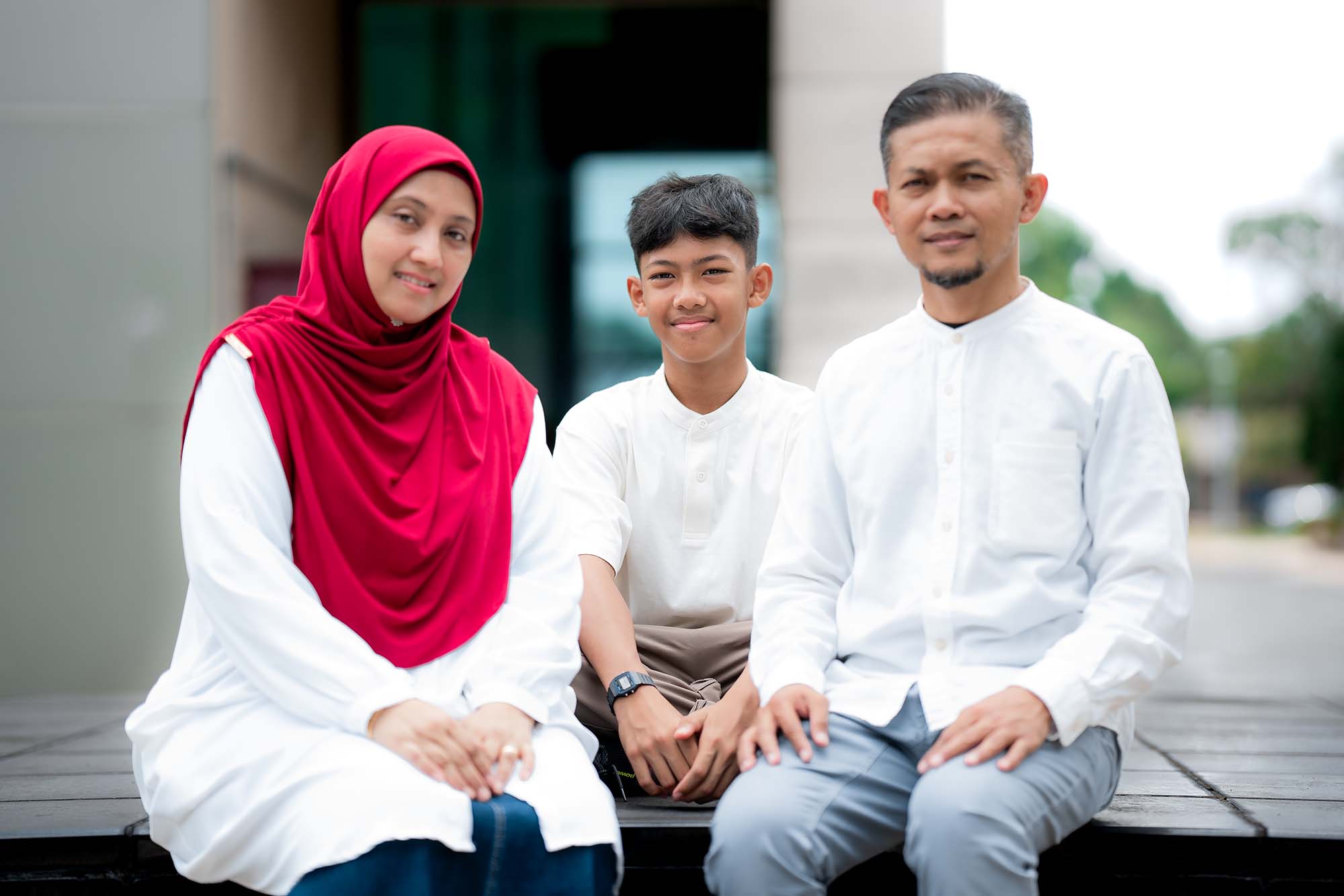 Mr Dzulkhai, Ms Mas Seetha Binte Mohd Yusuf and their son, Mr Muhammad Dzakir Bin Dzulkhai, were recognised for their public spiritedness in taking down an armed robber.