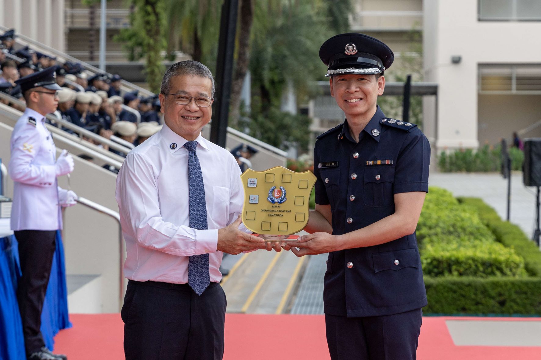 NS Deputy Commander of Jurong Police Division Supt (NS) Cyril Lim receiving the Best NS Operationally Ready Unit Award from Minister Tong. 