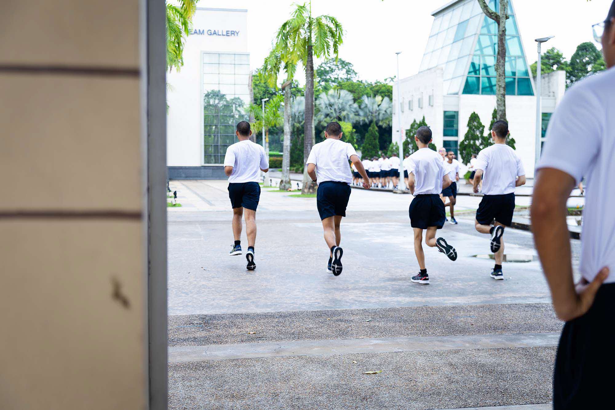 Warm-up sessions before morning runs help to lower the risk of injuries. 