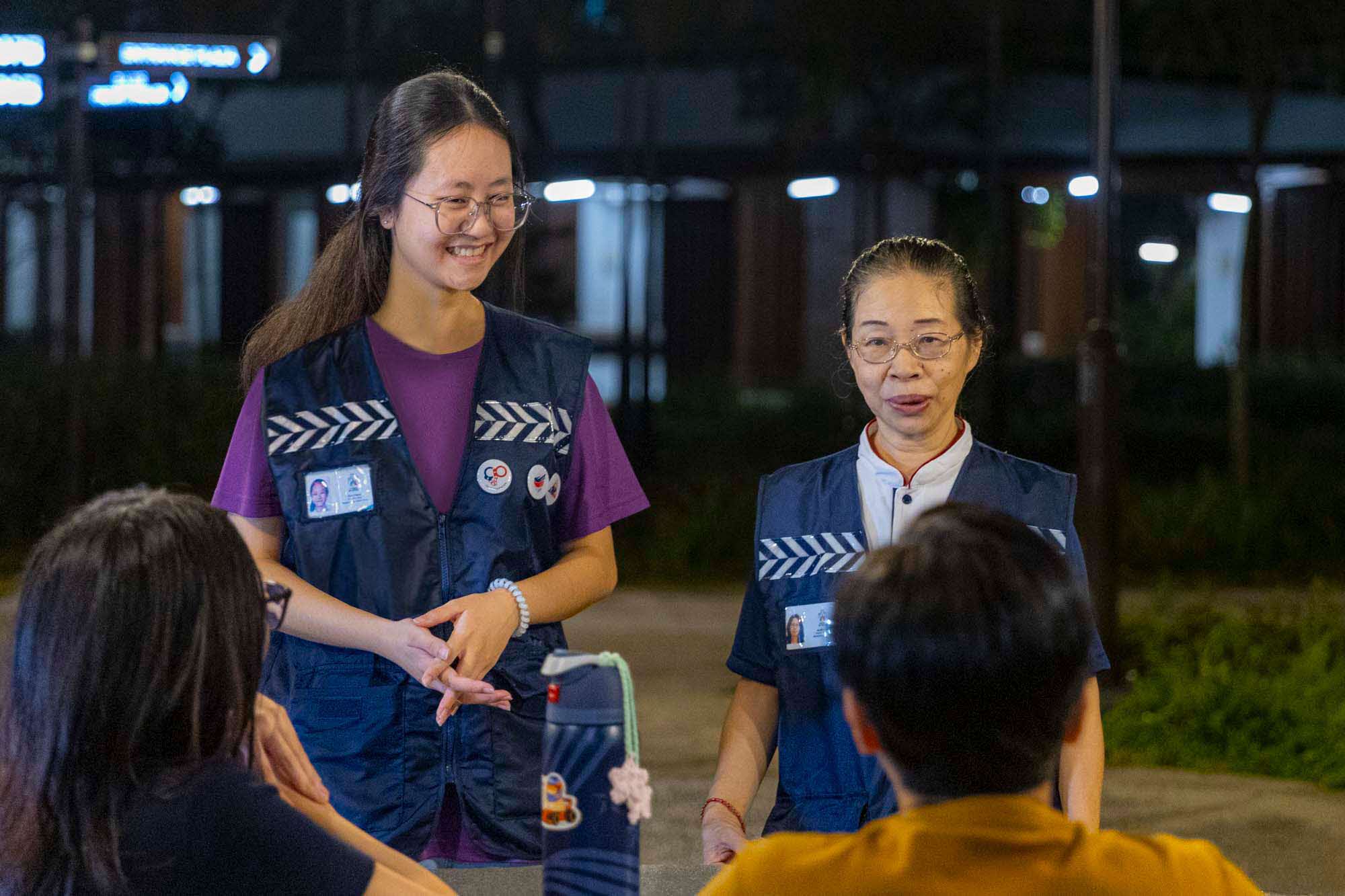 Ms Amy Huang and her fellow COP volunteer engage with residents.