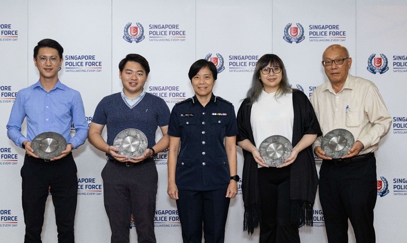 20230426_member_of_the_public_presented_with_public_spiritedness_award_1