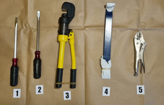 20230302_two_arr_for_housebreaking_and_theft_2