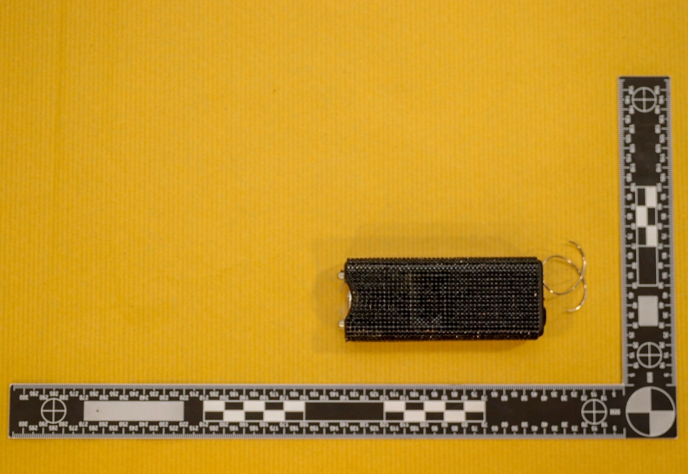 20231030_man_arrested_for_allegedly_attacking_and_injuring_police_officers_with_stun_device_2