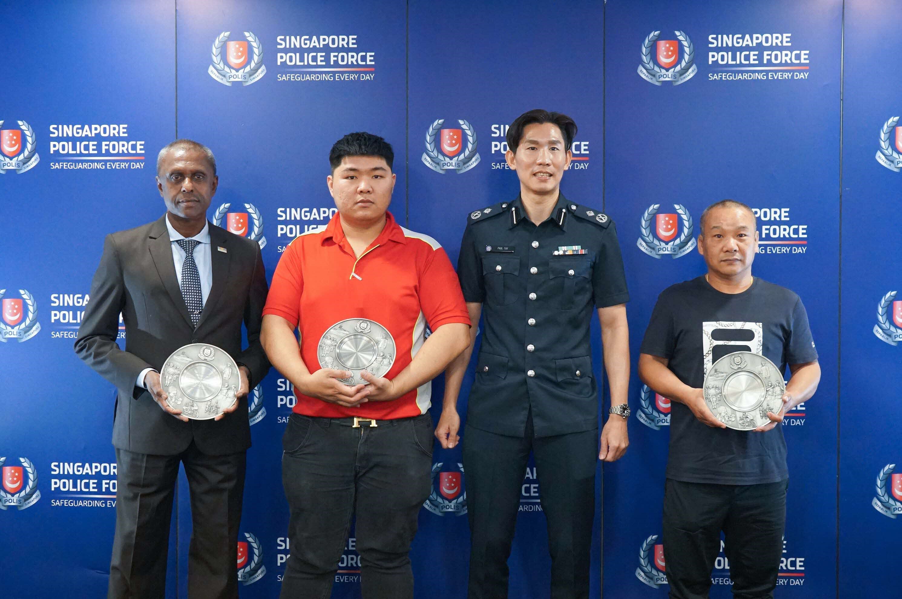 20240515_members_of_public_presented_with_public_spiritedness_award_1