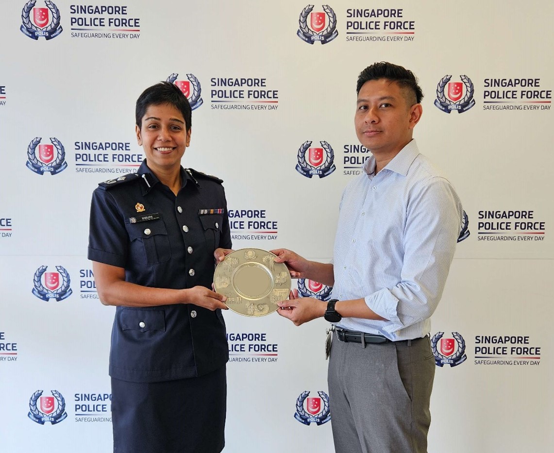 20240531_member_of_the_public_presented_with_public_spiritedness_award_1