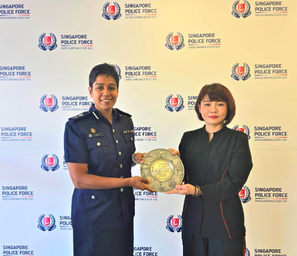 20240920_member_of_the_public_presented_with_public_spiritedness_award_1