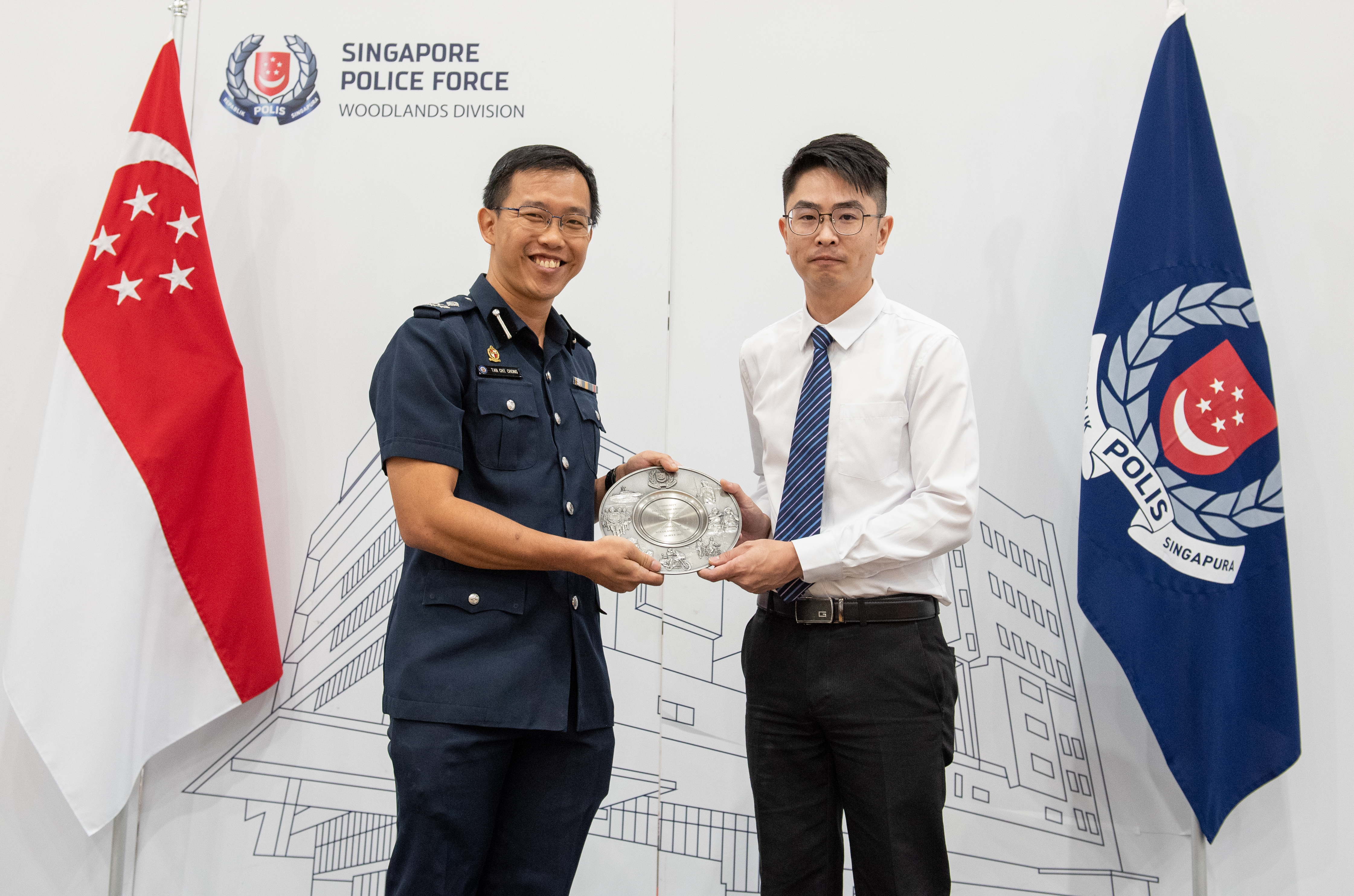 20250714_staff_of_moneymax_presented_with_community_1