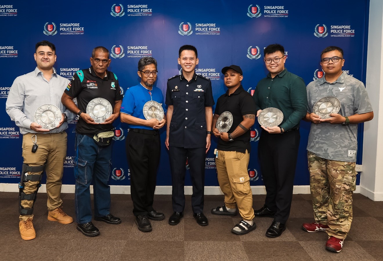 20250311_eight_members_of_the_public_presented_with_public_spiritedness_award_1