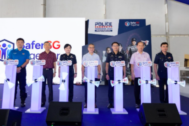 20251129_police_community_roadshow_2025_at_the_open_field_beside_causeway_point_3