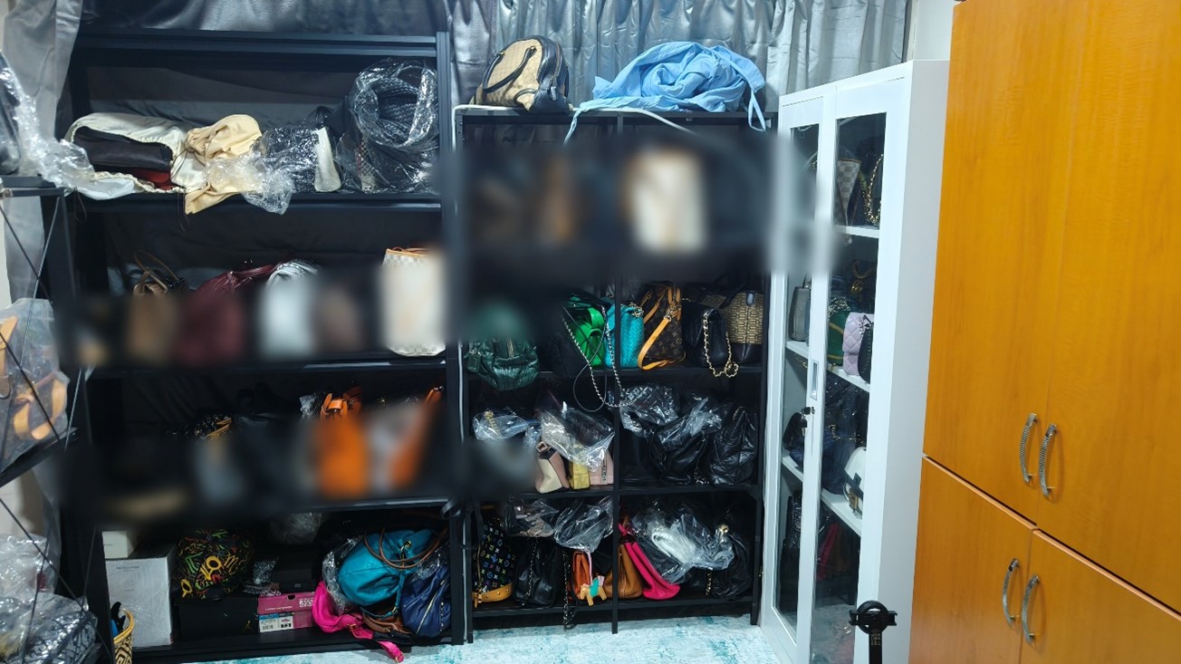 20251005_two_women_arrested_for_online_sale_of_counterfeit_goods_3