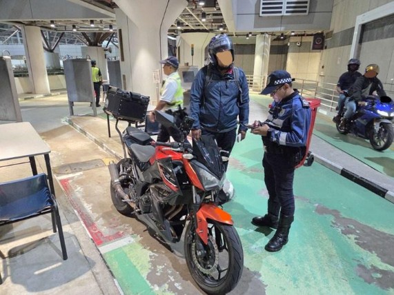 20251024_multiagency_enforcement_operation_against_errant_motorcyclists_4