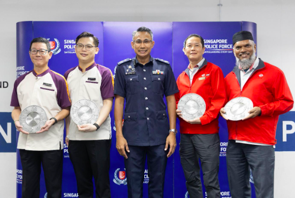20250904_four_public_transport_staff_presented_with_community_partnership_award_1
