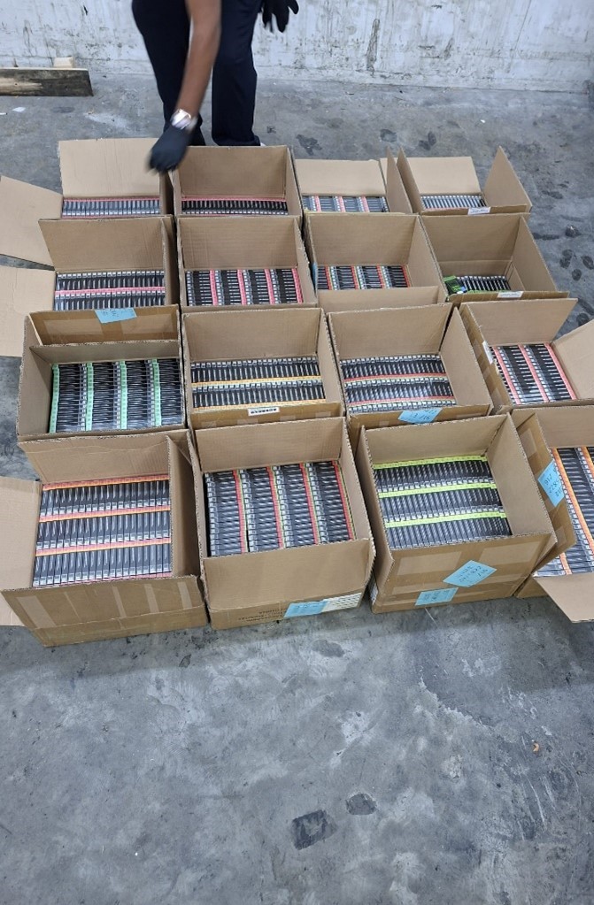 20250930_25_year_old_man_arrested_for_smuggling_of_more_than_9200_e_vaporiser_pods_1