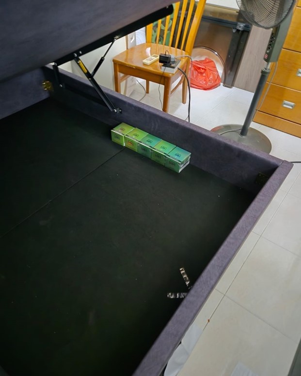 20250930_25_year_old_man_arrested_for_smuggling_of_more_than_9200_e_vaporiser_pods_4