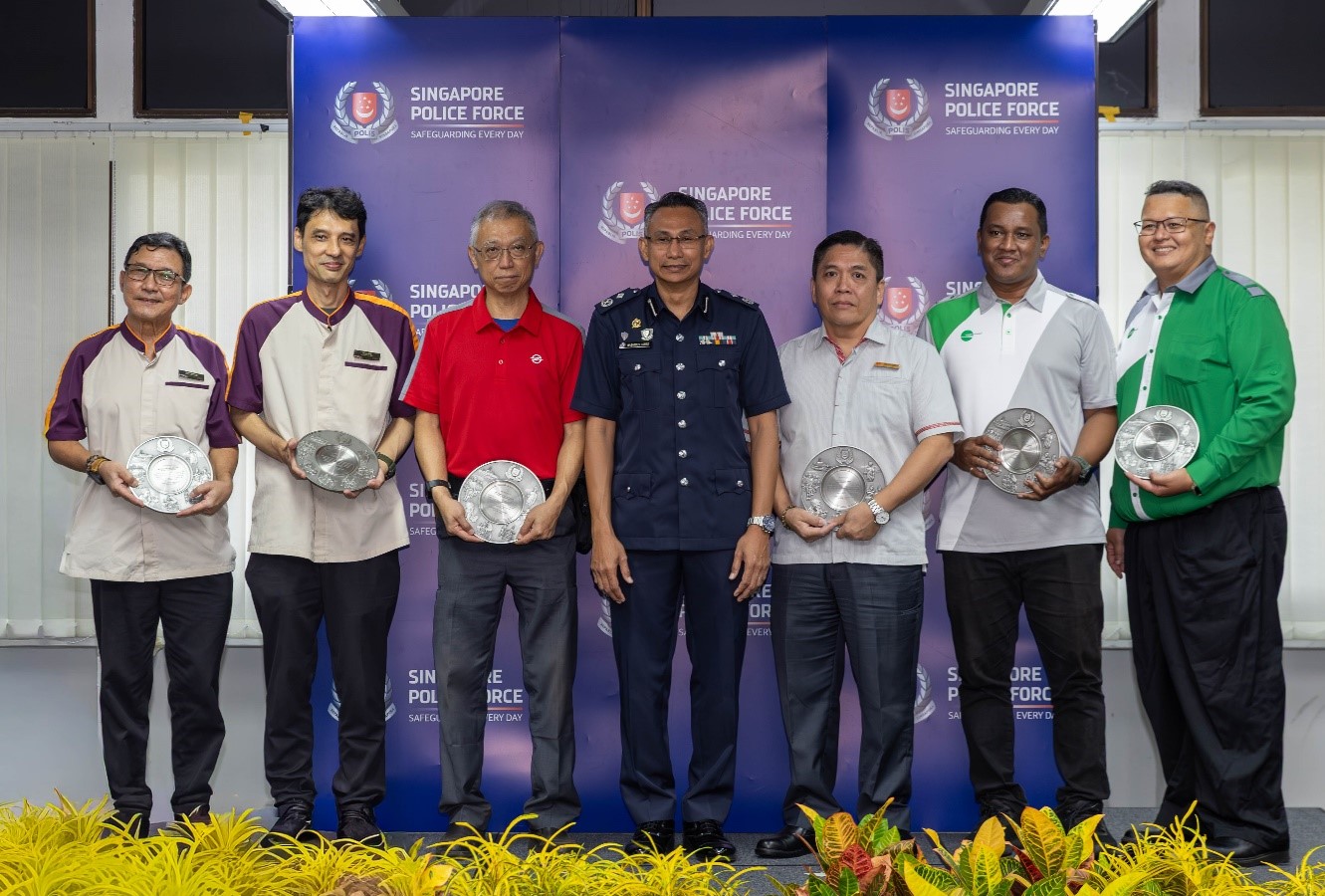 20260430 _three _members _of _the _public _presented _with _safersg _public _spiritedness _award_2