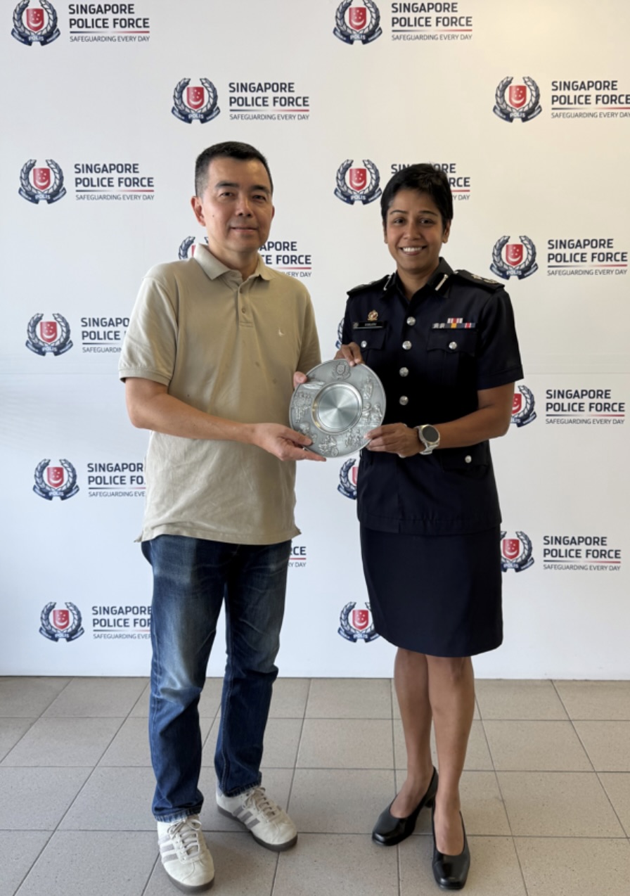 20260807_public_spiritedness_award_presented_to_a_member_of_the_public_1