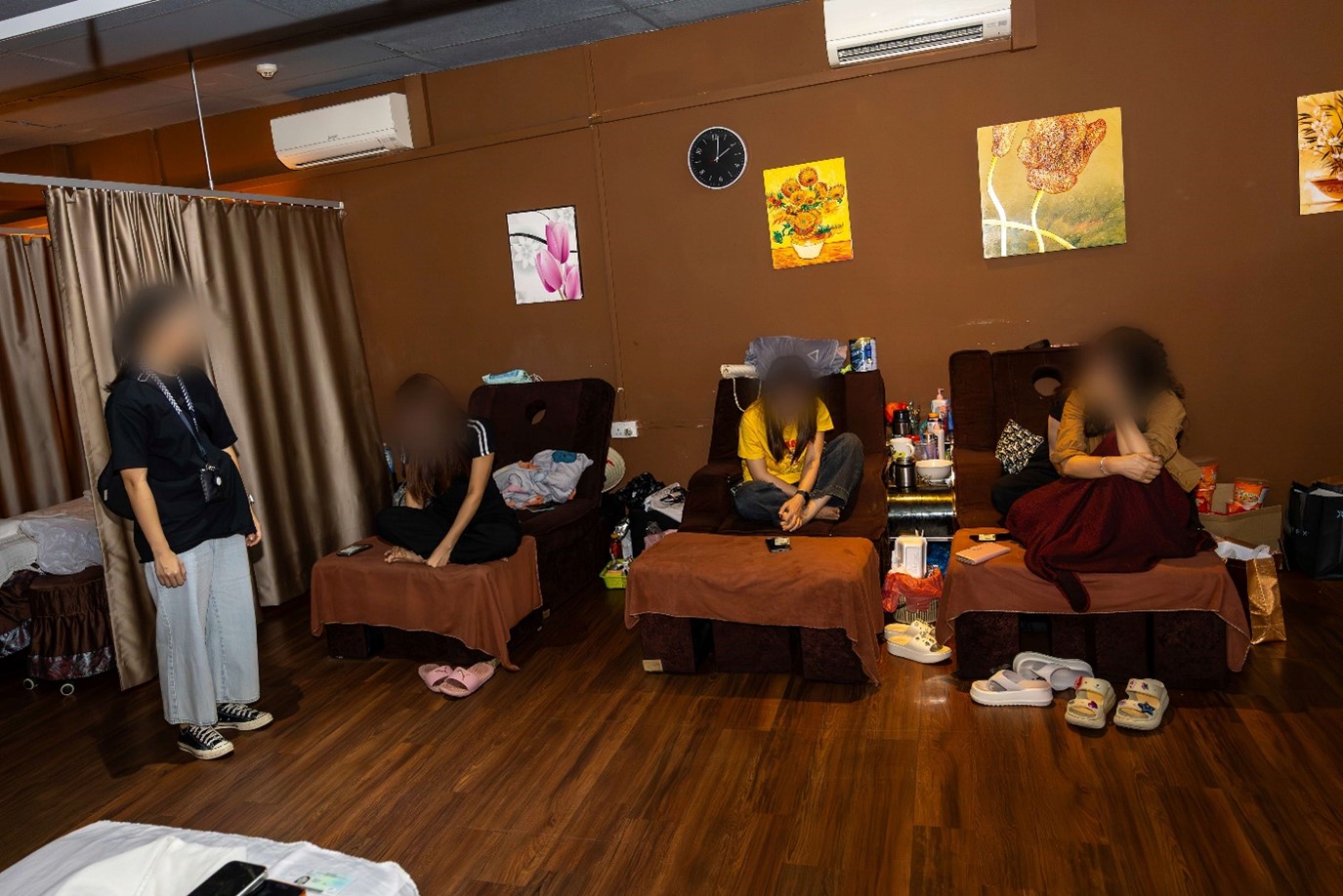20260605_five_persons_arrested_following_raids_against_vice_activities_at_massage_establishments_1