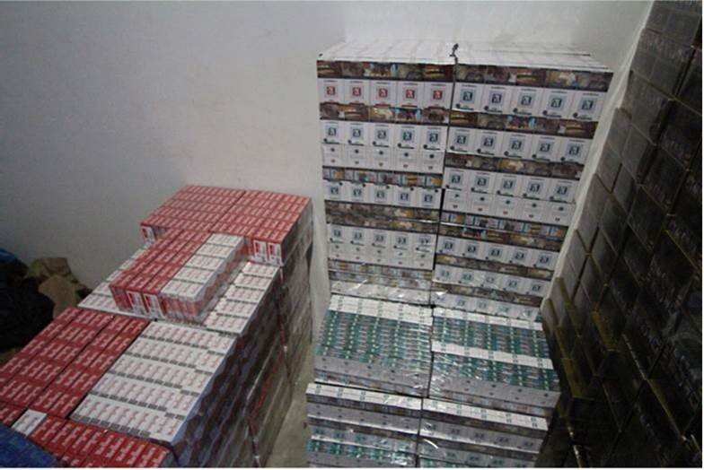 20200813_eight_men_arr_foor_smuggling_of_duty-unpaid_cig_pcg_5