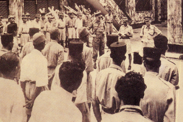 Colonel Foulger addressing members of the Straits Settlements Police Force 1945