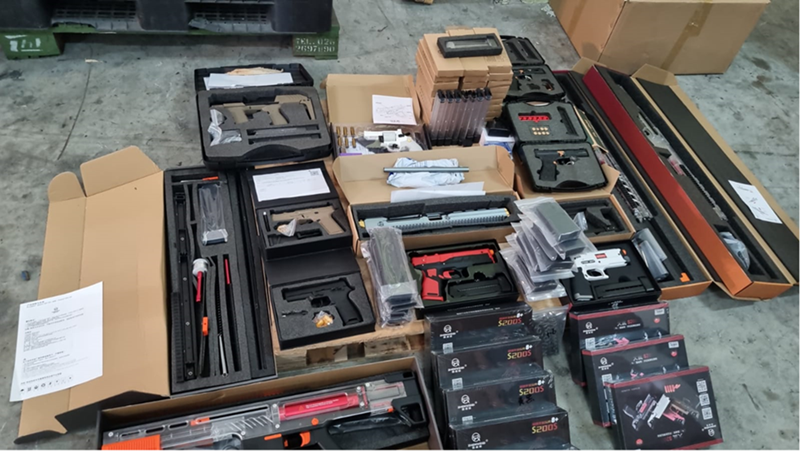 20230315_man_and_woman_investigated_for_importing_replica_guns_1