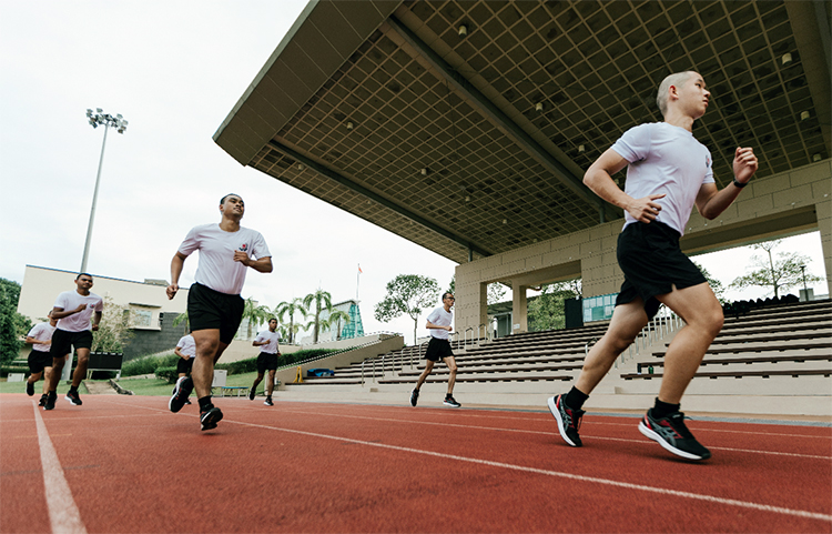 police trainees running on the track