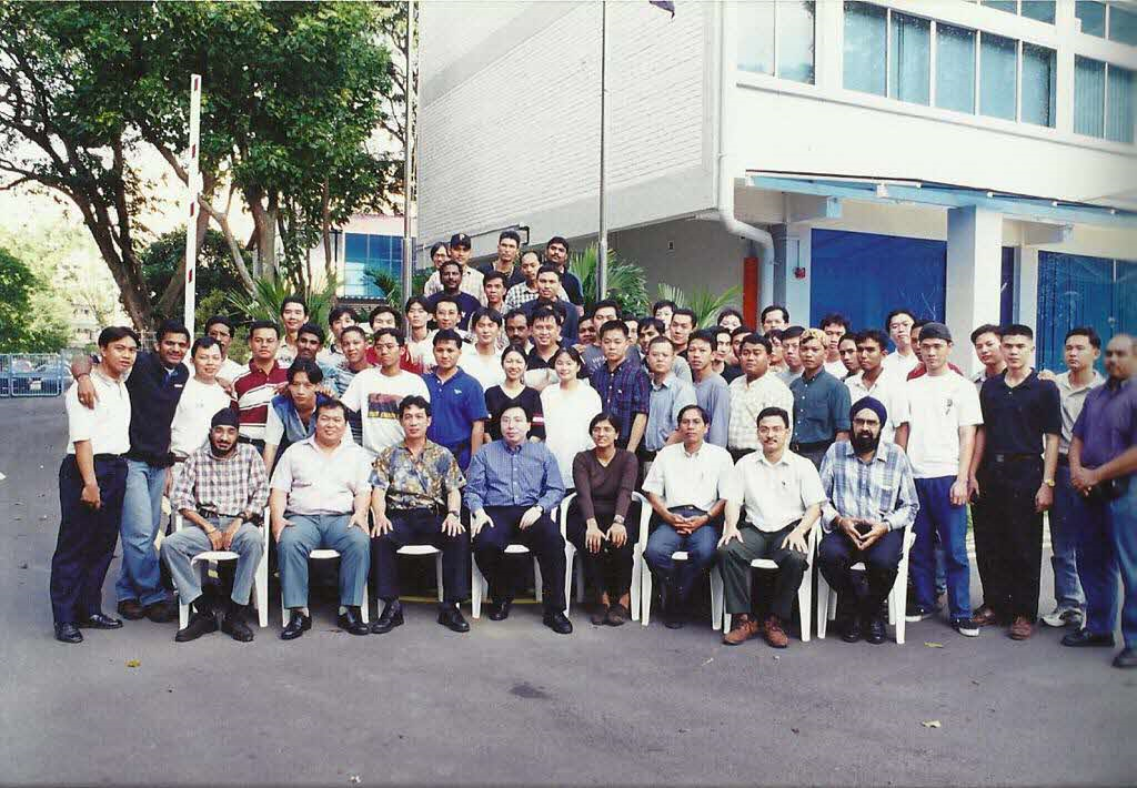 group photo of former police officers at the old queenstown npc building