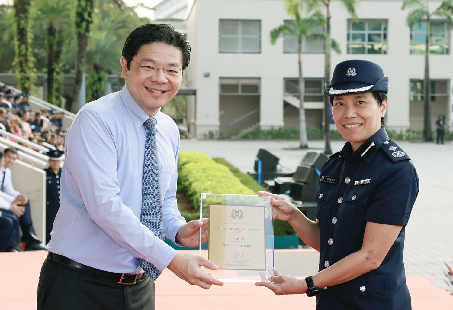 DPM Lawrence Wong giving out the award of Best Land Division to Assistant Commissioner Serene Chiu 