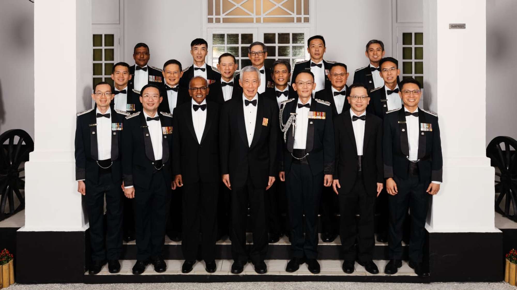 PM Lee Hsien Loong with Mr K Shanmugam, Minister for Home Affairs & Law (front row, third from left); Mr Aubeck Kam, Permanent Secretary Home Affairs Development & Social and Family Development (first row, second from right); CP Hoong Wee Teck (first row, third from right); and senior officers of the SPF