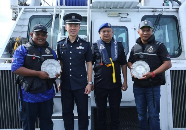 20260616_two_malaysians_presented_with_safersg_public_spiritedness_awards_4