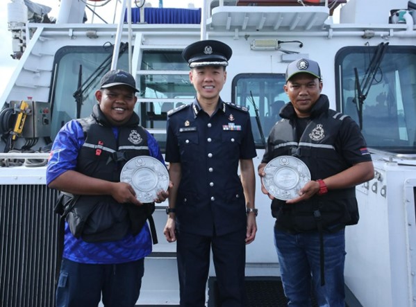 20260616_two_malaysians_presented_with_safersg_public_spiritedness_awards_3