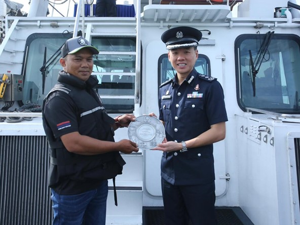 20260616_two_malaysians_presented_with_safersg_public_spiritedness_awards_1