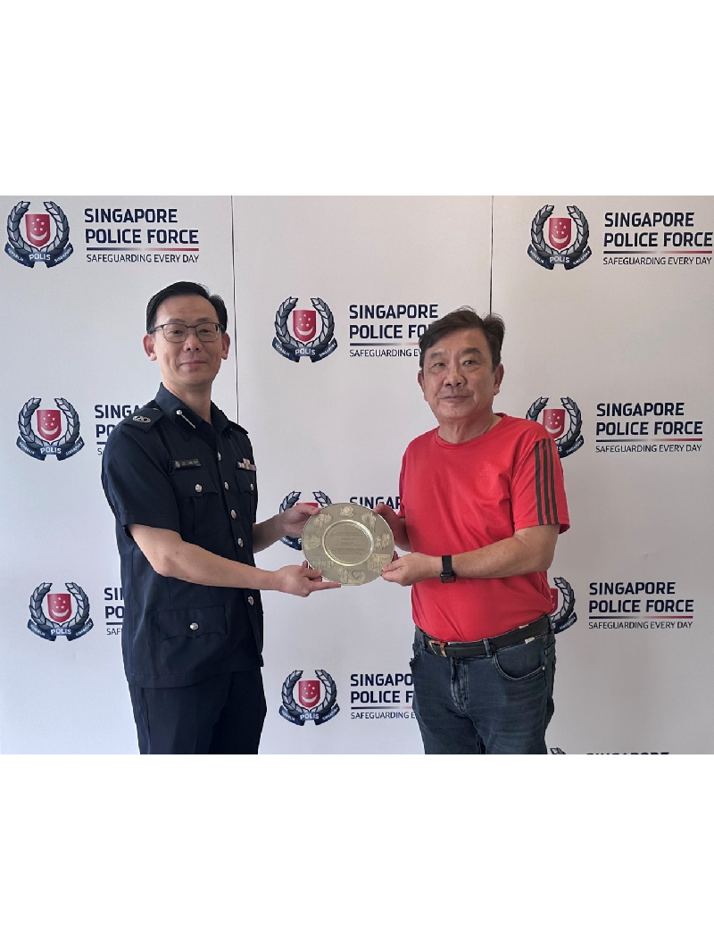 Member Of The Public Presented With Public Spiritedness Award